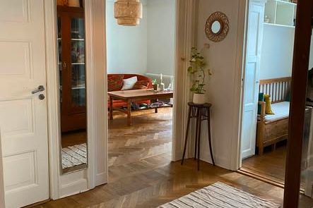Ljus 1,5:a med balkong vid Nytorget