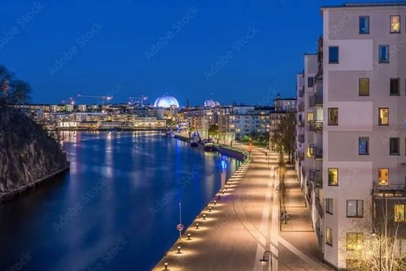 Möblerat rum med balkong på Södermalm